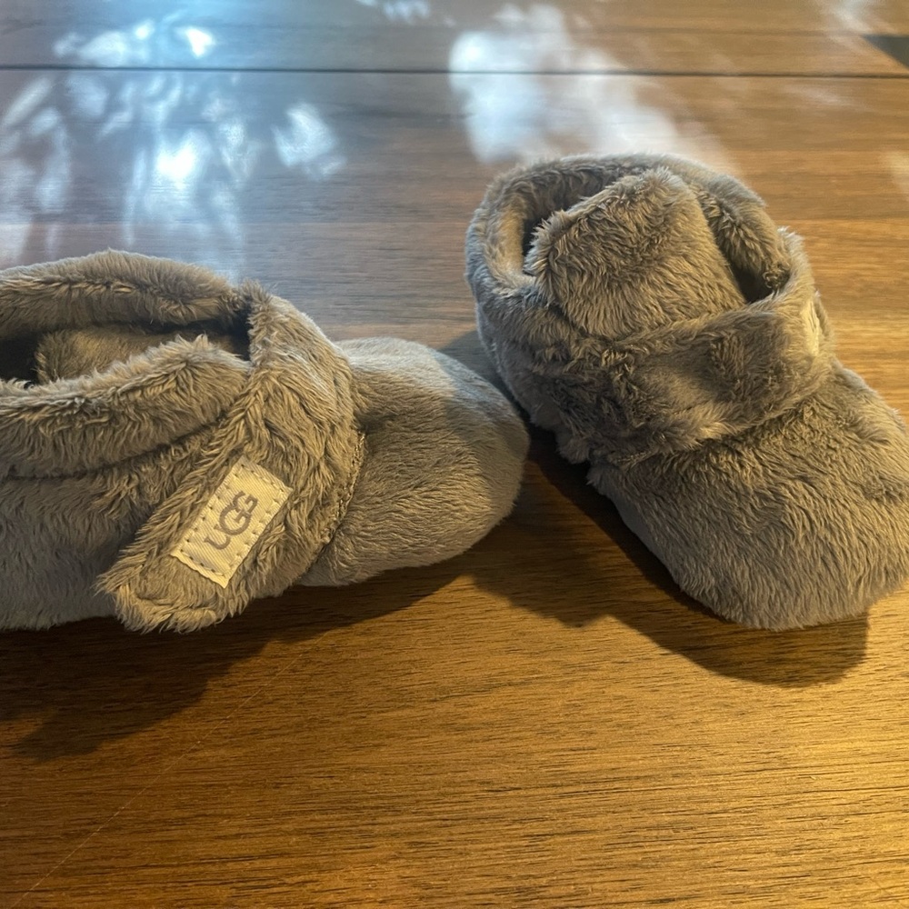Baby Ugg Slippers Size 4/5